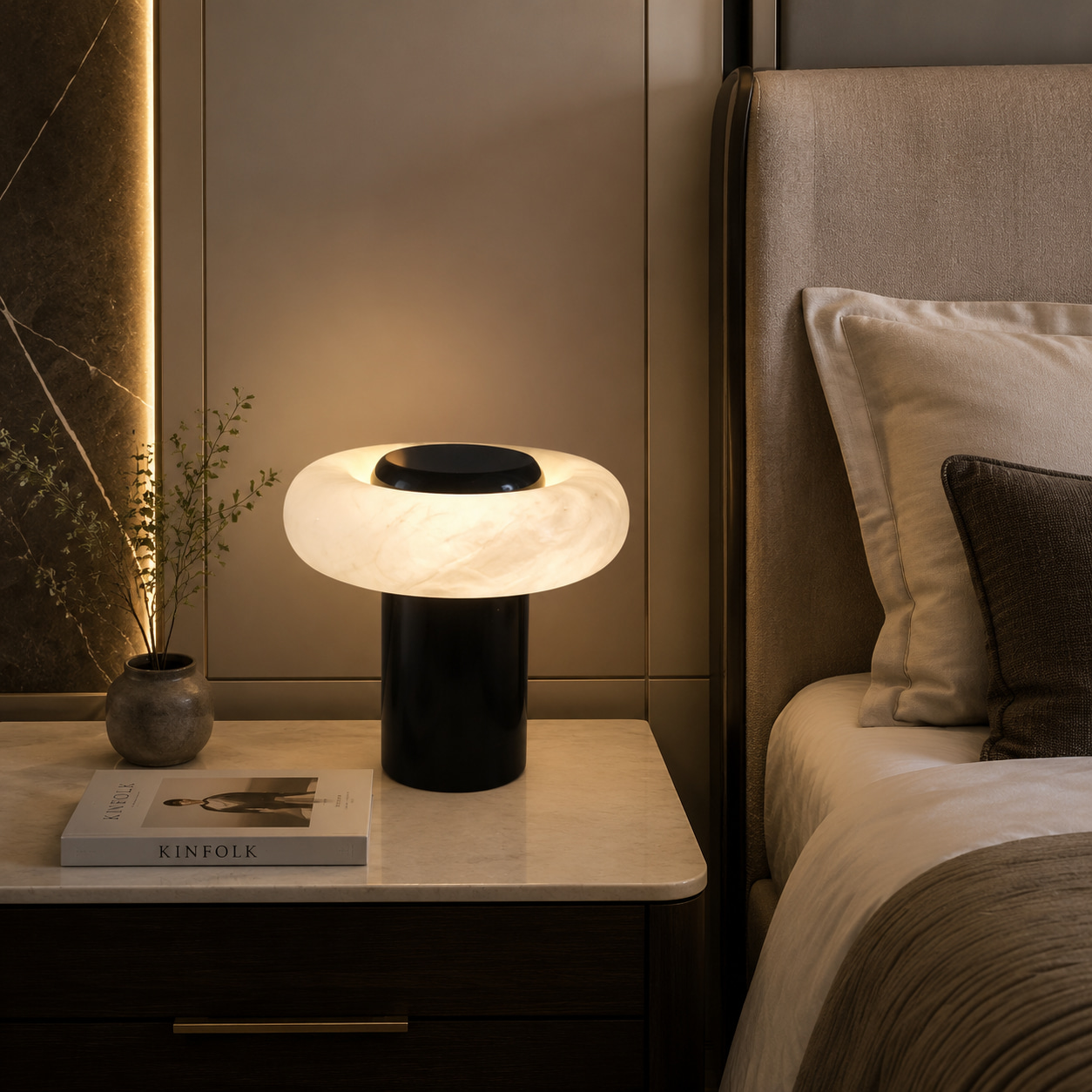 Black Alabaster Ring Table Lamp