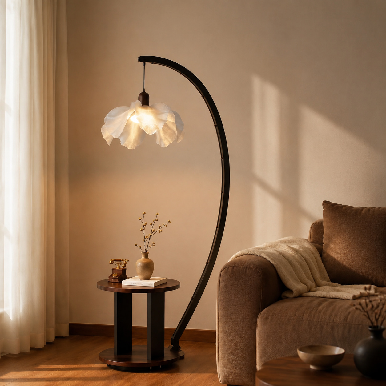 Curved Petal Floor Lamp